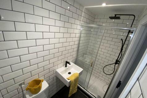 Apt 3 Bank House bat