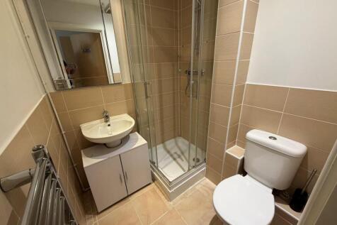 1 george court shower room.jpg