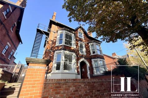 2-bed flat on Forest Road West, Arboretum, Nottingham, NG7, £1,300/mo