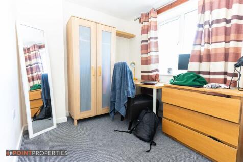 4 Bedroom, Titherington way photo 4
