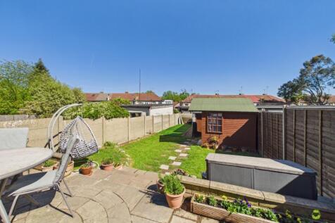 Rear Garden presented by James Hillier for Ewemove