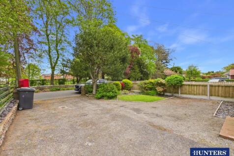 Driveway/Front Garden