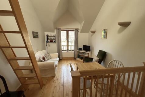 Sitting Room / Dining Room
