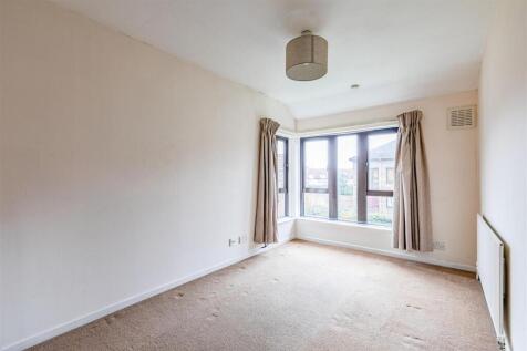 Gate Court, Gateway, Weybridge, KT13 8NW - 11.jpg