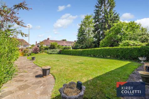 73ft LONG FRONT GARDEN