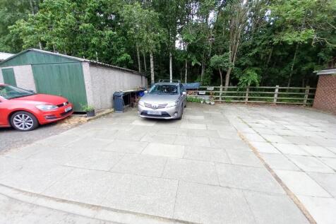 PARKING TO THE REAR