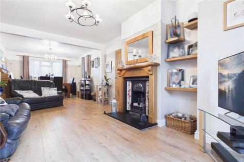 Living / Dining Area