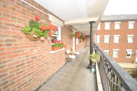 STRATFIELD HOUSE balcony