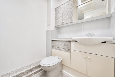Thackeray Lodge, Bedfont, TW14 photo 4