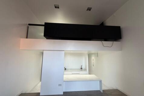 1-bed flat on The Collegiate, Shaw Street L6, £1,100/mo