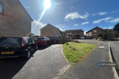 2 Space Parking &amp; Grass Area
