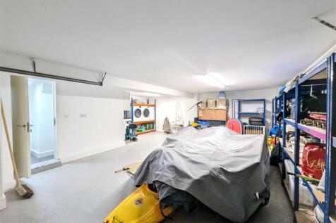 Double Garage/Utility Room