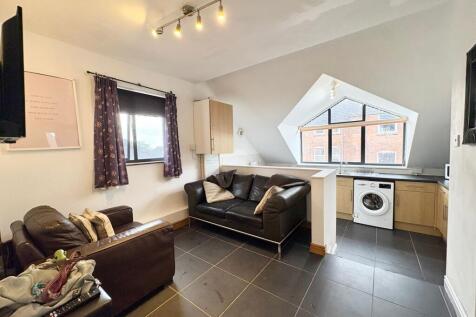 5-bed flat on Arthur Street, Nottingham, £2,665/mo
