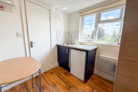 Railway Road, Waltham Cross, Hertfordshire, EN8 photo 5