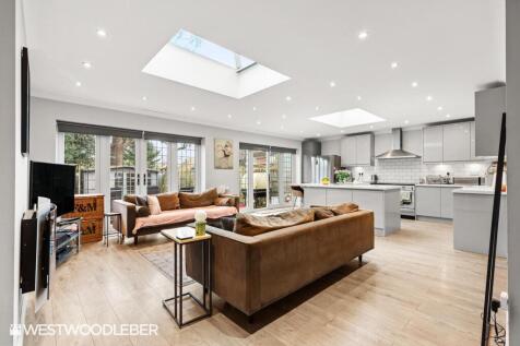 BeverlyClose_8.jpg
