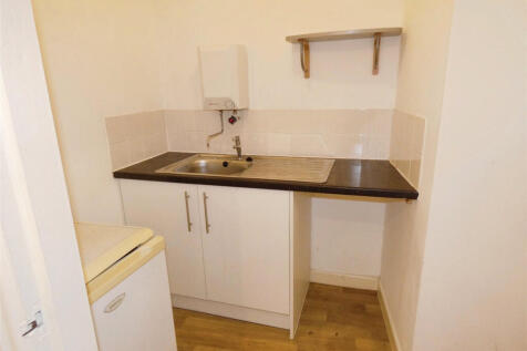 Retail Property (high street) to rent Image 6