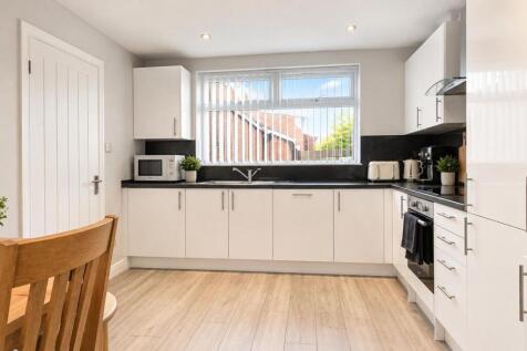 Kimbolton Close, London, SE12 photo 4