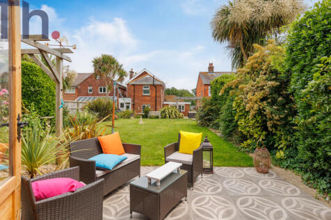 Lovely Rear Garden