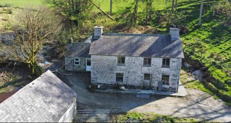 Llwynmalus - farmhouse.jpg