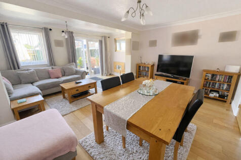 Lounge/ Dining Room