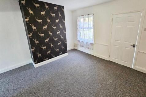 Irthlingborough Road, Finedon, Northants photo 3