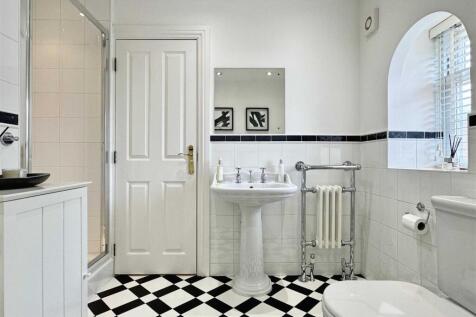 Family Bathroom b.jpg