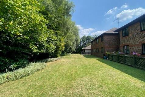 3 Waterside Court gardens.jpg