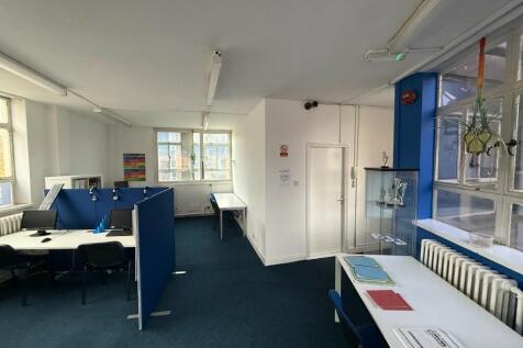 Office to rent Image 3
