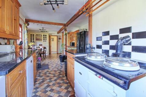 KITCHEN/BREAKFAST ROOM pic 2