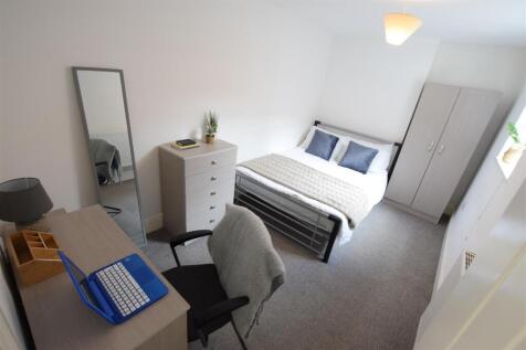 2-bed flat on 27/28 - Portland Street - Student Apartment, £1,343/mo