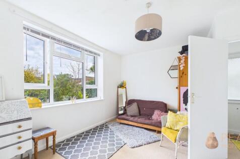 Living Room/Bedroom