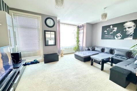 53a Woodgrange Drive bed 1
