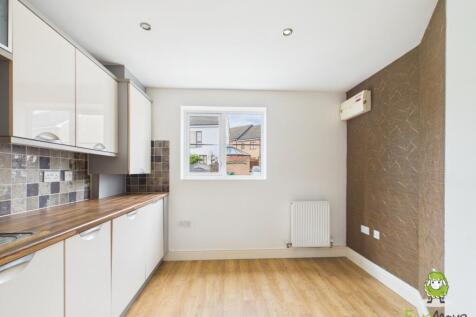 EweMove Basingstoke Highpath Way Kitchen
