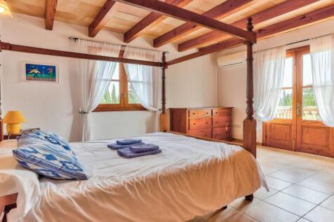 Bedroom 2 with en su