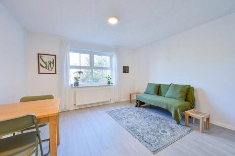 1 bed, 1 bath Flat in London