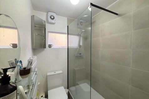 bathroom bright.jpg
