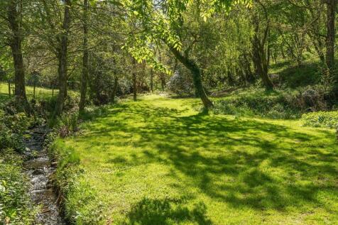 Stream-bordered Gardens