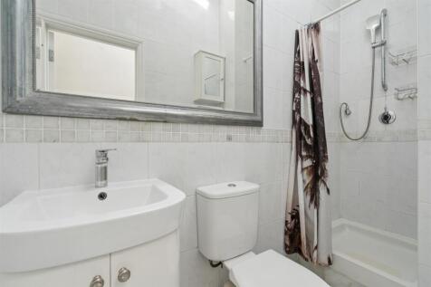 30 Blackshaw Road, London, SW17 1JB bathroom 1.jpg