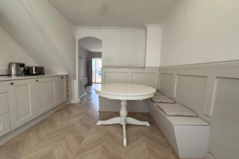 Victoria Place, Leeds, West Yorkshire, LS23 photo 4