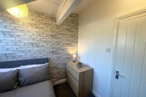 Glebe Avenue (Room 3), Kirkstall, Leeds photo 4