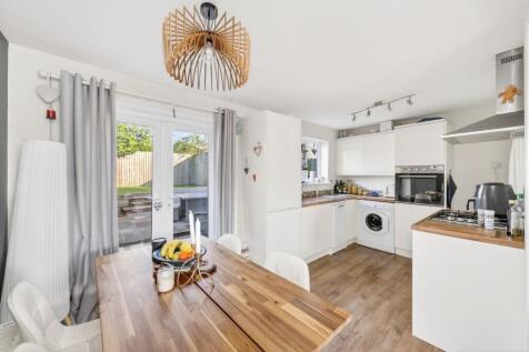 OPEN-PLAN DINING KITCHEN ROOM