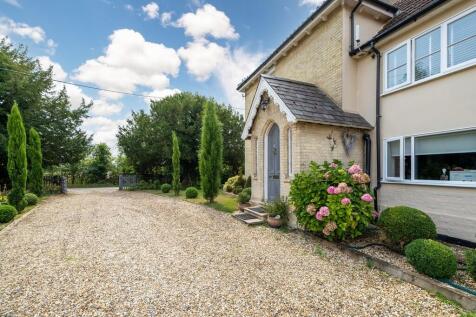 1440px-Elm Farm H...