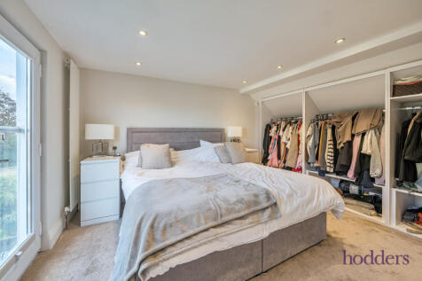 03c5e28f-c620-472...