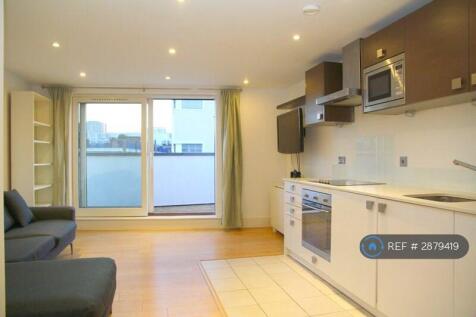 Spacious Living Room/Kitchen