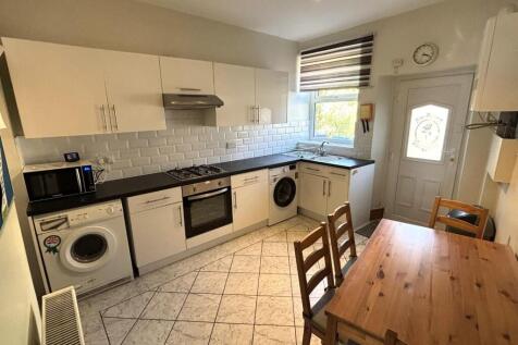 Kitchen diner.JPEG