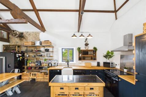 Kitchen &amp; Living