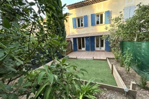 jardin maison golf pont royal Jason SMith REALTY b