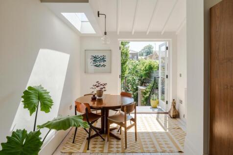London, N5 - property photo