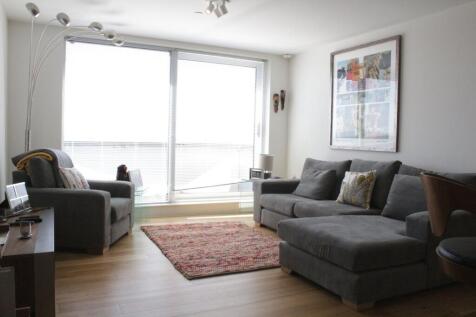 A 7th floor stylish two bed apartment located in New Islington at the Hatbox development. Just minutes from the Metrolink and stunning marina, this property is the perfect city centre pad. Offering tw