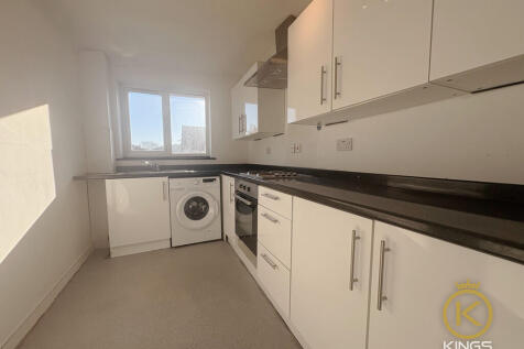 8 RHYS COURT